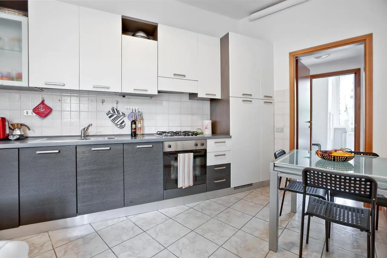 Appartamento Cenisio brilliant flat Milano