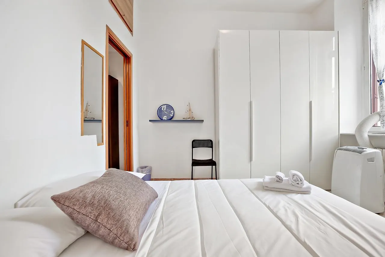 Appartamento Cenisio brilliant flat Milano 0*,  Italia